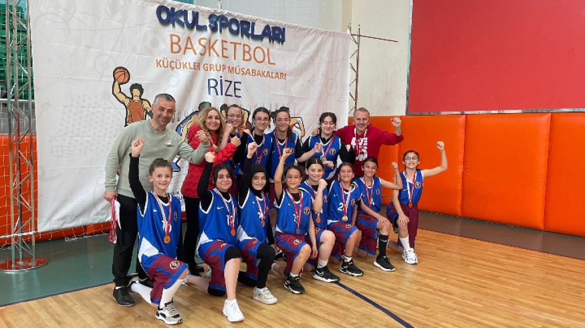 Basketbol Küçük Kız Takımımız Grup Şampiyonu