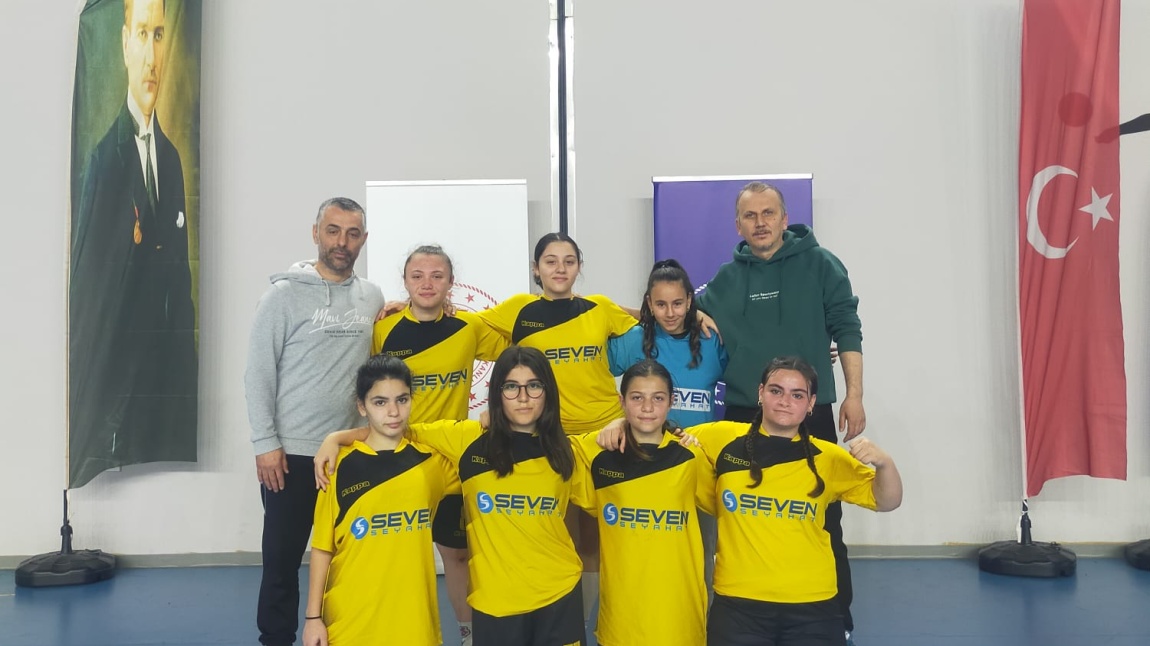 Futsal Kız Takımımız İlde Derece Yaptı